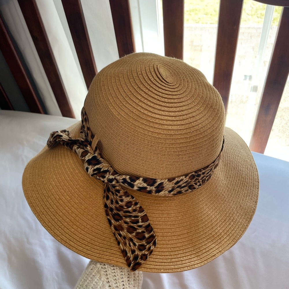 Yarn hat, one size. Adjustable string, like new, INC International Concepts